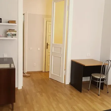 Bright Spacious With Street Parking Riga