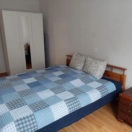 Bright Spacious With Street Parking