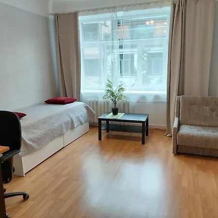 Bright Spacious With Street Parking