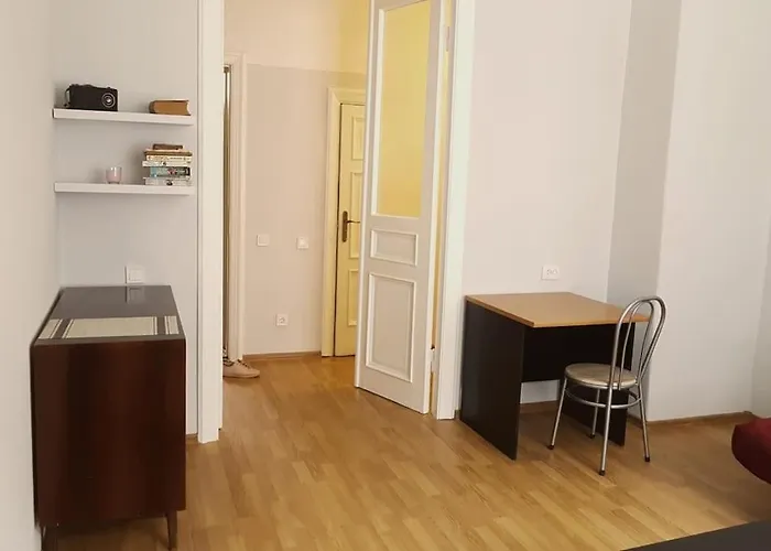 Bright Spacious With Street Parking Riga