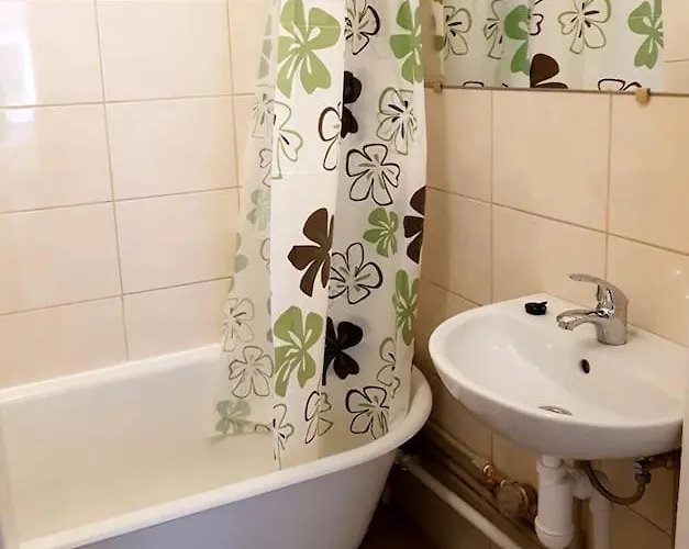 Bright Spacious With Street Parking Апартаменты