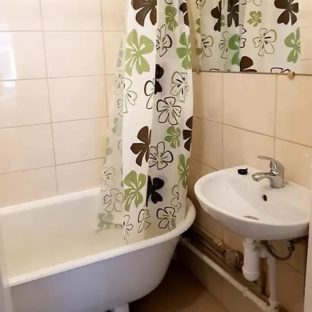 Bright Spacious With Street Parking アパート